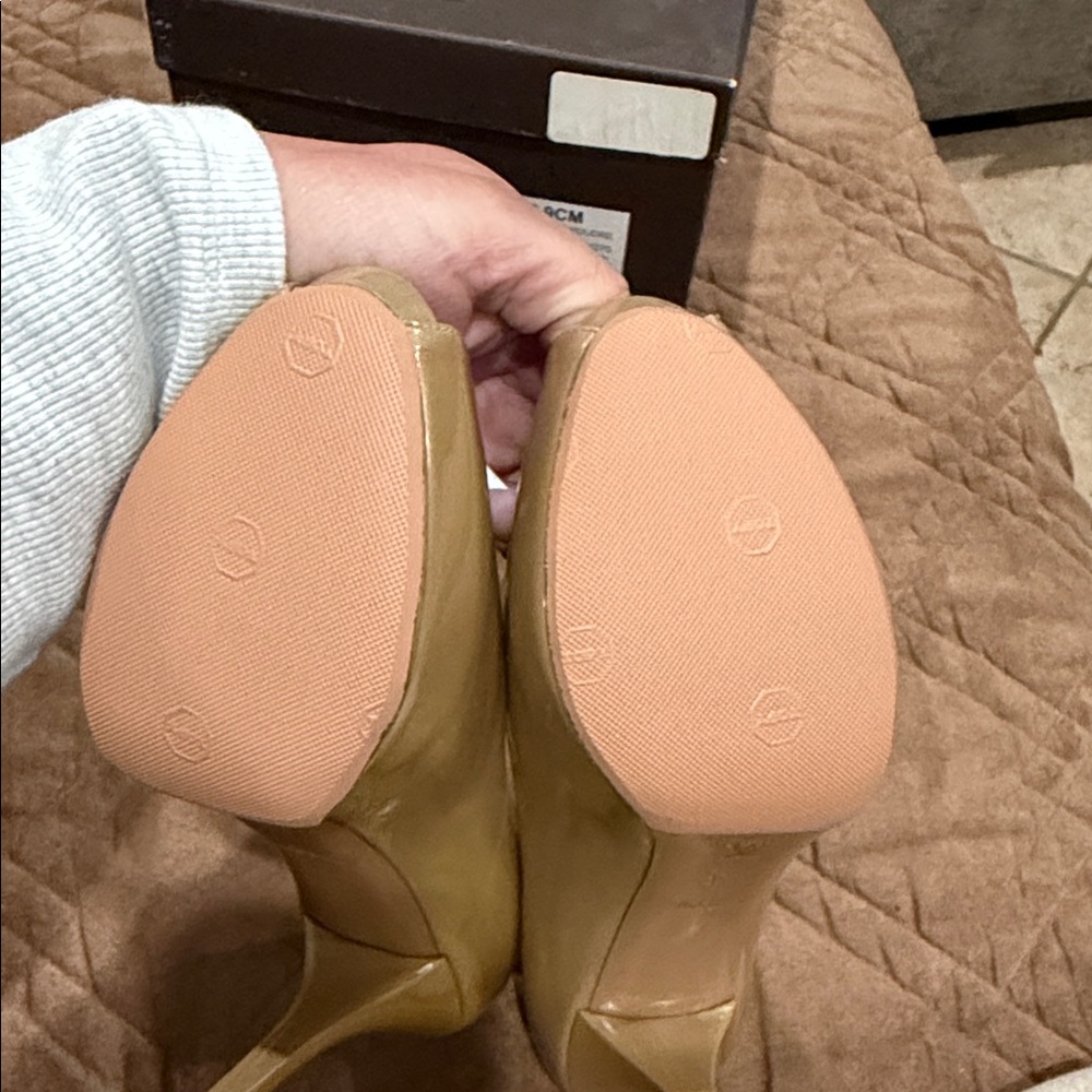 Gold Open Toe Pumps - Picture 7 of 9